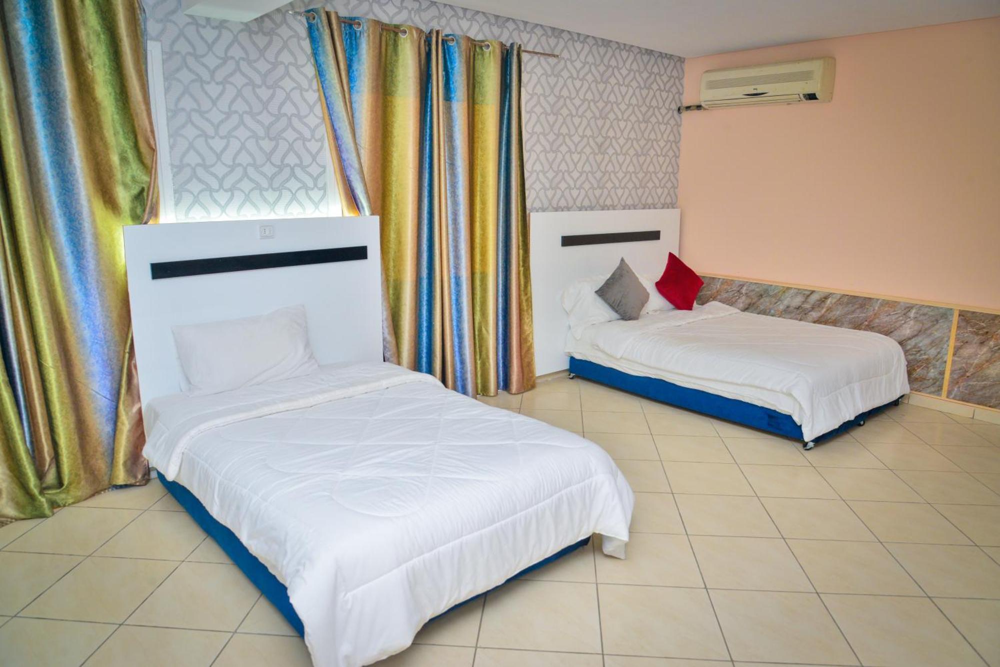 Free Zone Hotel Gzennaia Экстерьер фото